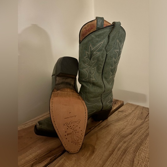 Girls Corral Green Cowboy Boots! - Picture 4 of 7